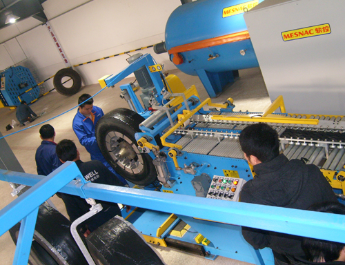 6翻新貼合預硫化胎面工序